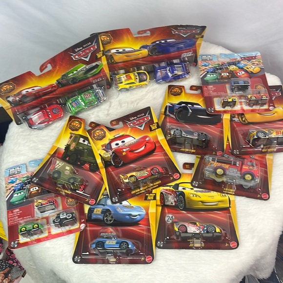 Disney Pixar Cars Die-Cast race and rescue 2025 Toy Set 13 regular sized 6 minis